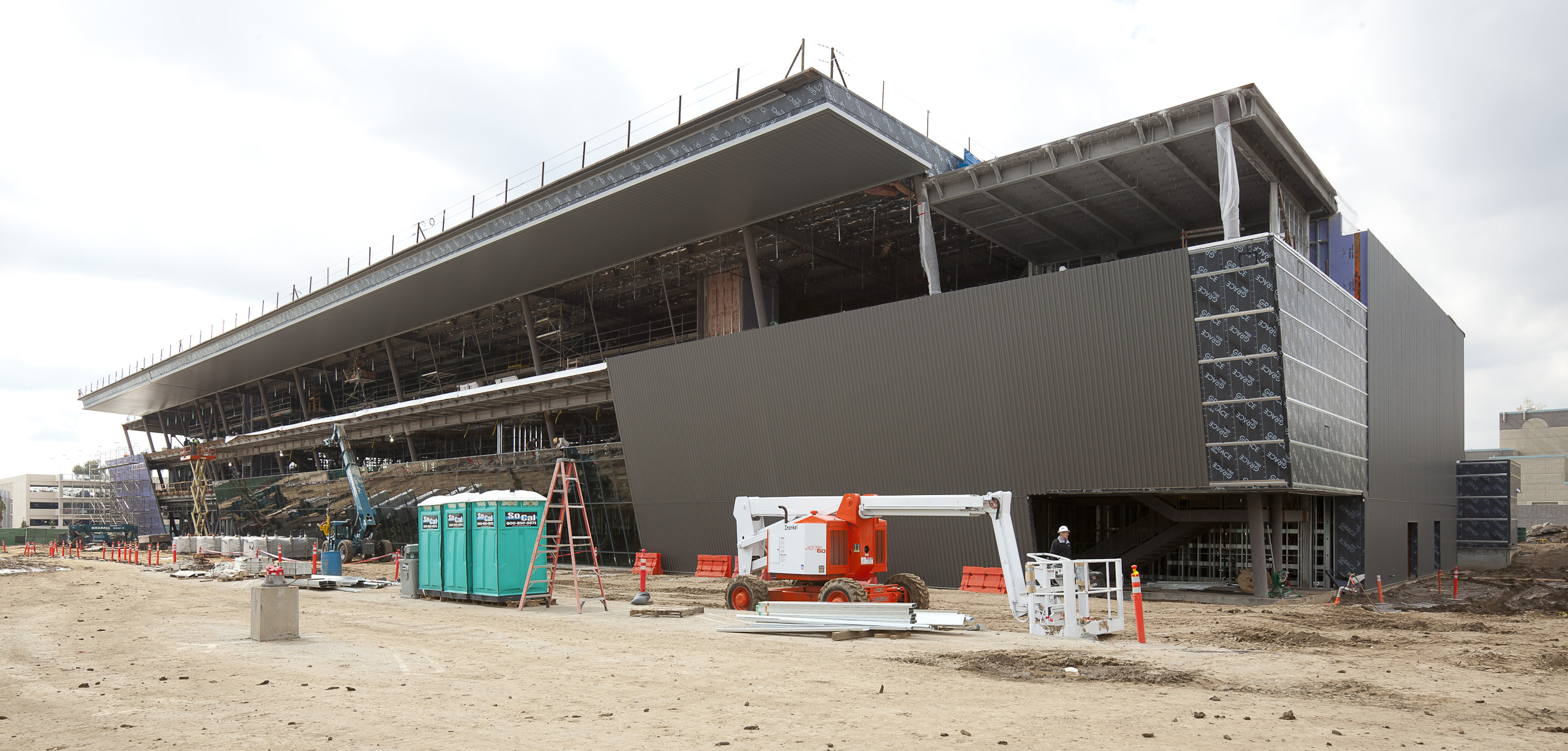 CALIFORNIA STATE UNIVERSITY NORTHRIDGE STUDENT RECREATION CENTER PROGRESS - STEEL STAGE